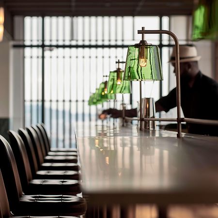 Hotel Alila Bangsar Kuala Lumpur Esterno foto The bar at the restaurant