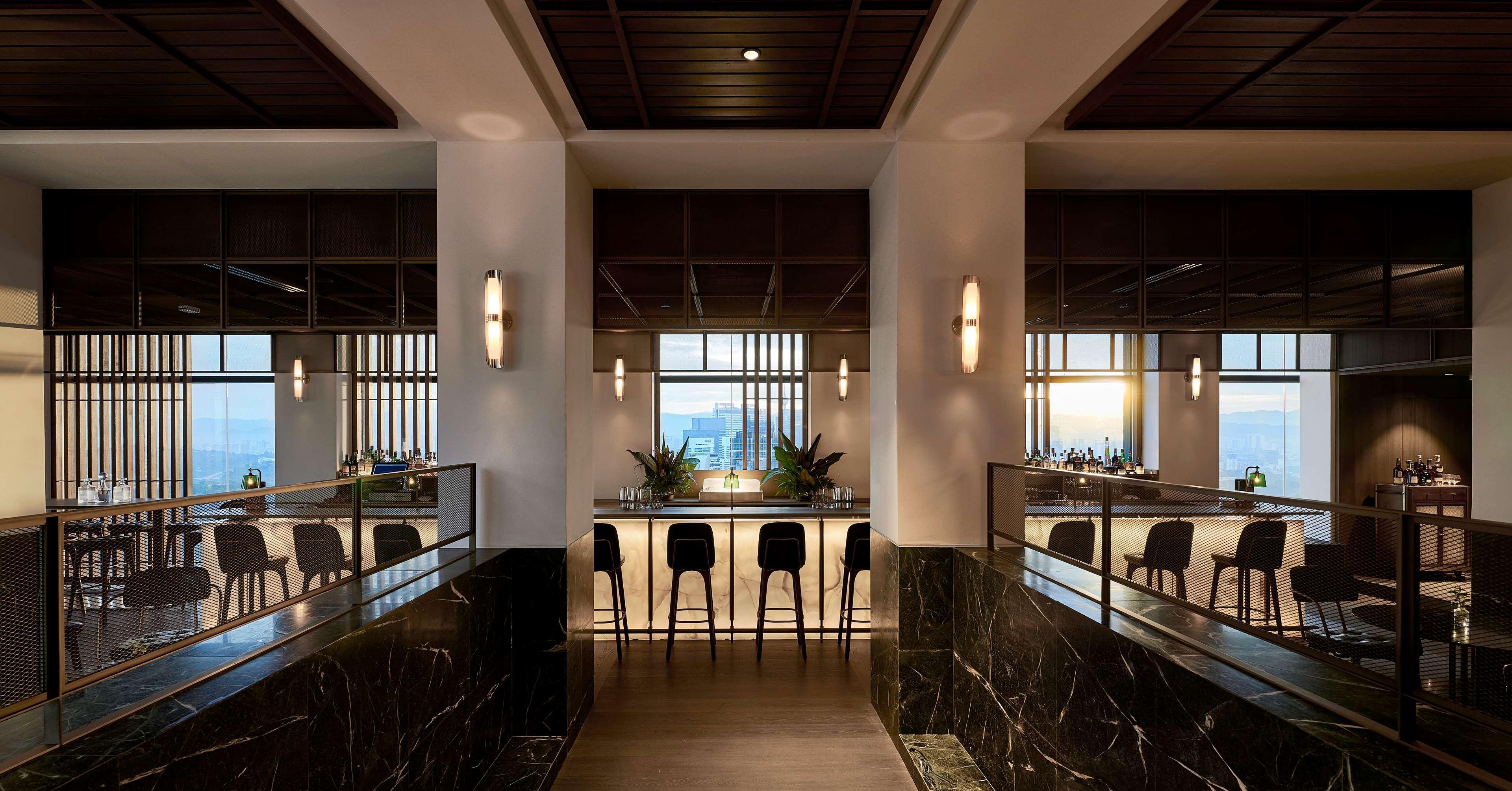 Hotel Alila Bangsar Kuala Lumpur Esterno foto The bar at the 19th floor