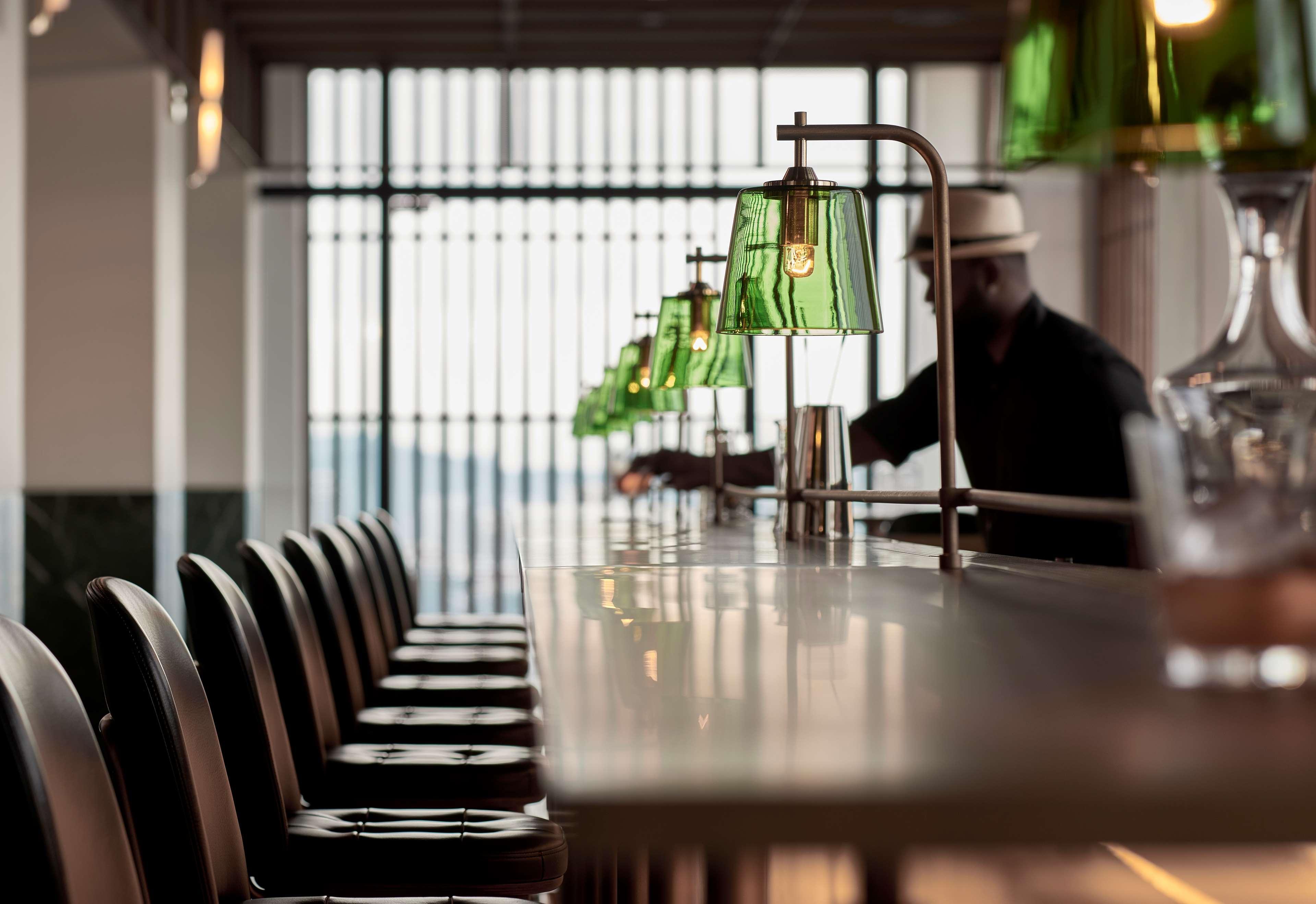Hotel Alila Bangsar Kuala Lumpur Esterno foto The bar at the restaurant