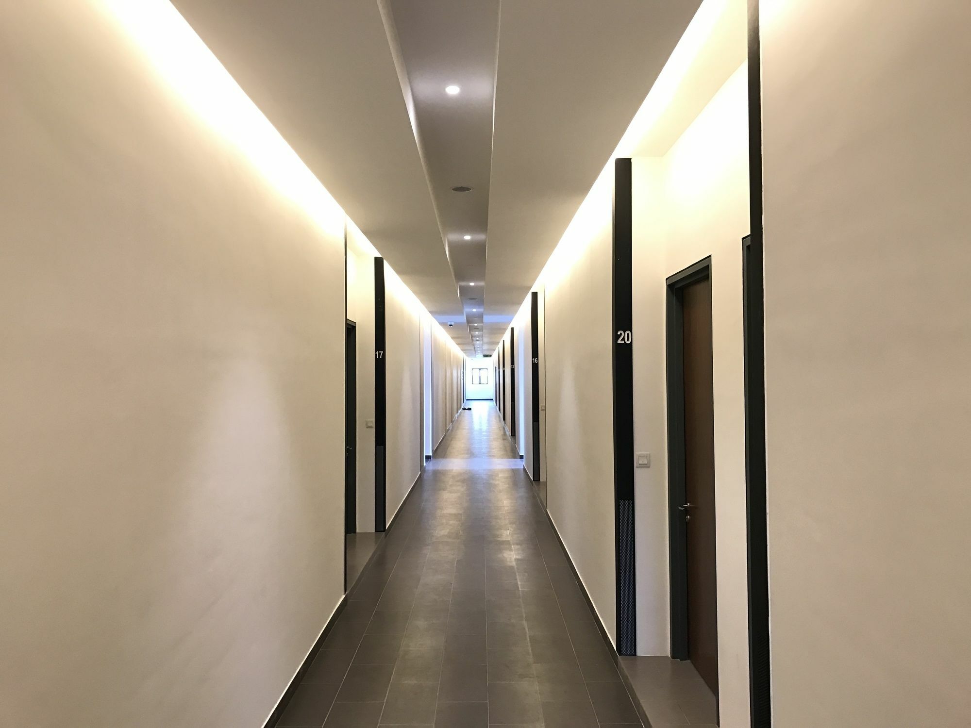 Hotel Alila Bangsar Kuala Lumpur Esterno foto A corridor in the new building